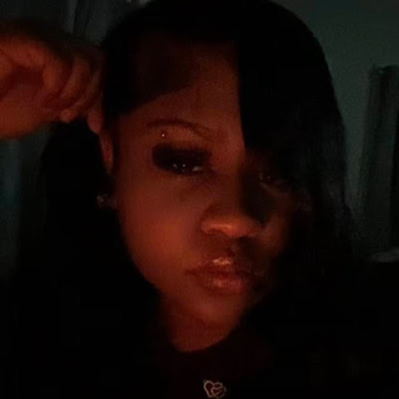 Meet your Posher, Tay - Picture 1 of 1